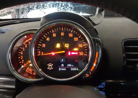 2019 Mini Clubman Cooper z USA, uszkodzony, nr VIN WMWLU1C51K2F29639